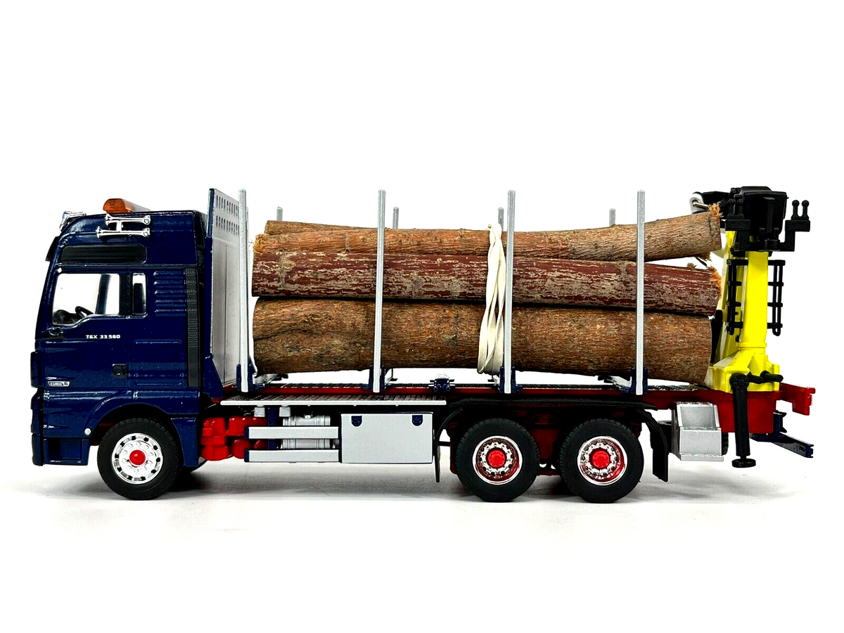 Conrad DOLL Kurzholzzug auf MAN TGX XXL mit Holzladekran – Diecast Sammlermodell im Maßstab 1:50, Art. 75183/0