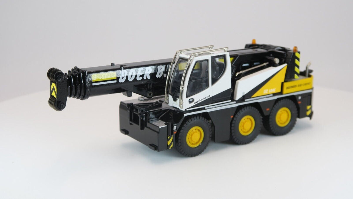 Conrad Liebherr LTC 1045-3.1 Mobilkran in der Ausführung BOER E.V. – Diecast Sammlermodell im Maßstab 1:50, Zinkdruckguss, Art. 2109/09