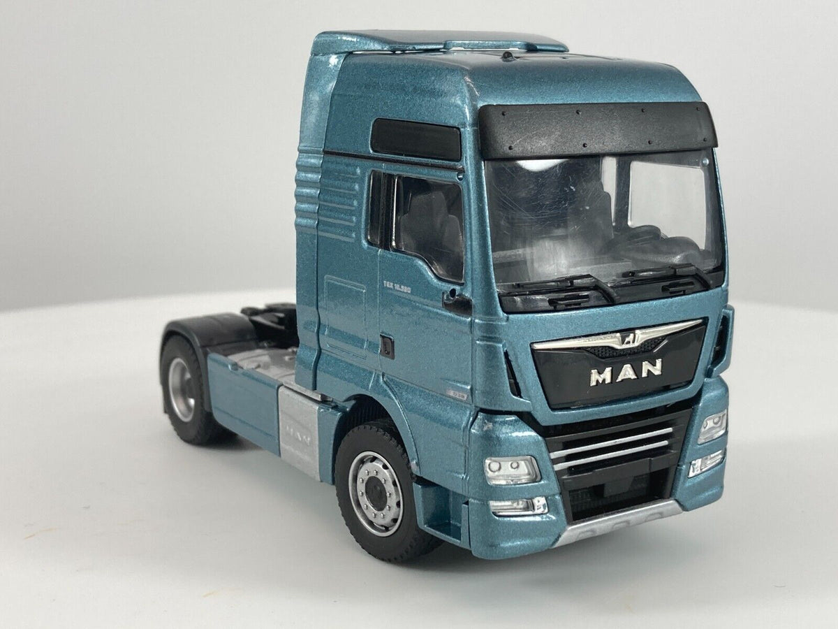 Conrad MAN TGX XXL Euro6 Sattelzugmaschine 18.640 D38 – Diecast Sammlermodell im Maßstab 1:50, Art. 76000/20 – Ansicht 5