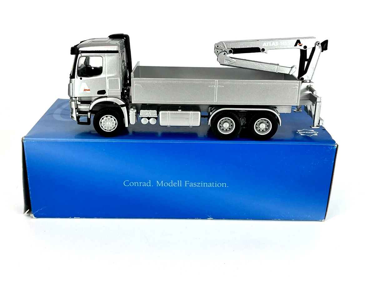 Conrad ATLAS Ladekran Typ 145.2 auf Mercedes-Benz Arocs „Silber“ – Diecast Sammlermodell im Maßstab 1:50, Art. 7799/02 – Ansicht 7