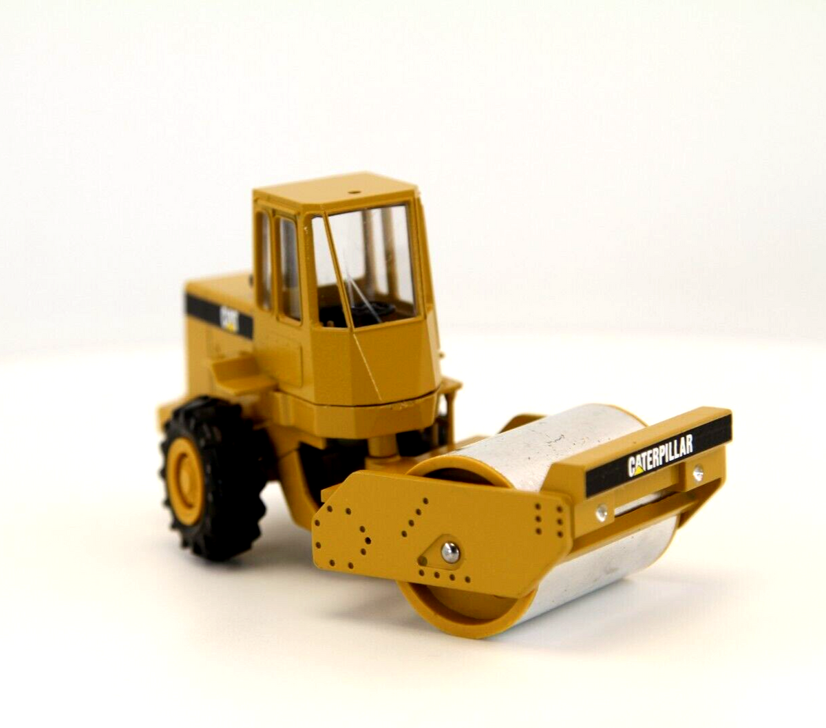 Conrad Caterpillar CS-653 Walzenzug – Diecast Sammlermodell im Maßstab 1:50, Art. 2889/0 – Ansicht 5