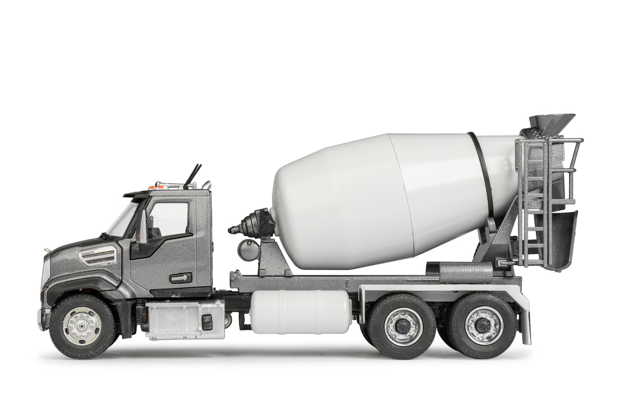 Conrad MACK Granite mit Fahrmischer – Seitenansicht links, Diecast Sammlermodell im Maßstab 1:50, Art. 86268/0