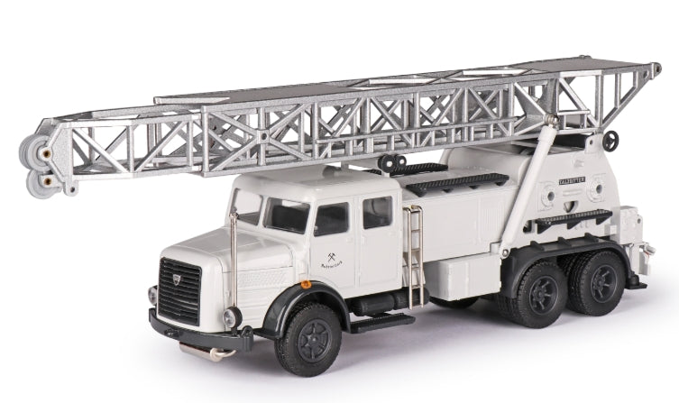 Conrad FAUN-Hauber mit SMG Bohrwinde Jubiläumsmodell – Diecast Sammlermodell im Maßstab 1:50, Art. 1042/0