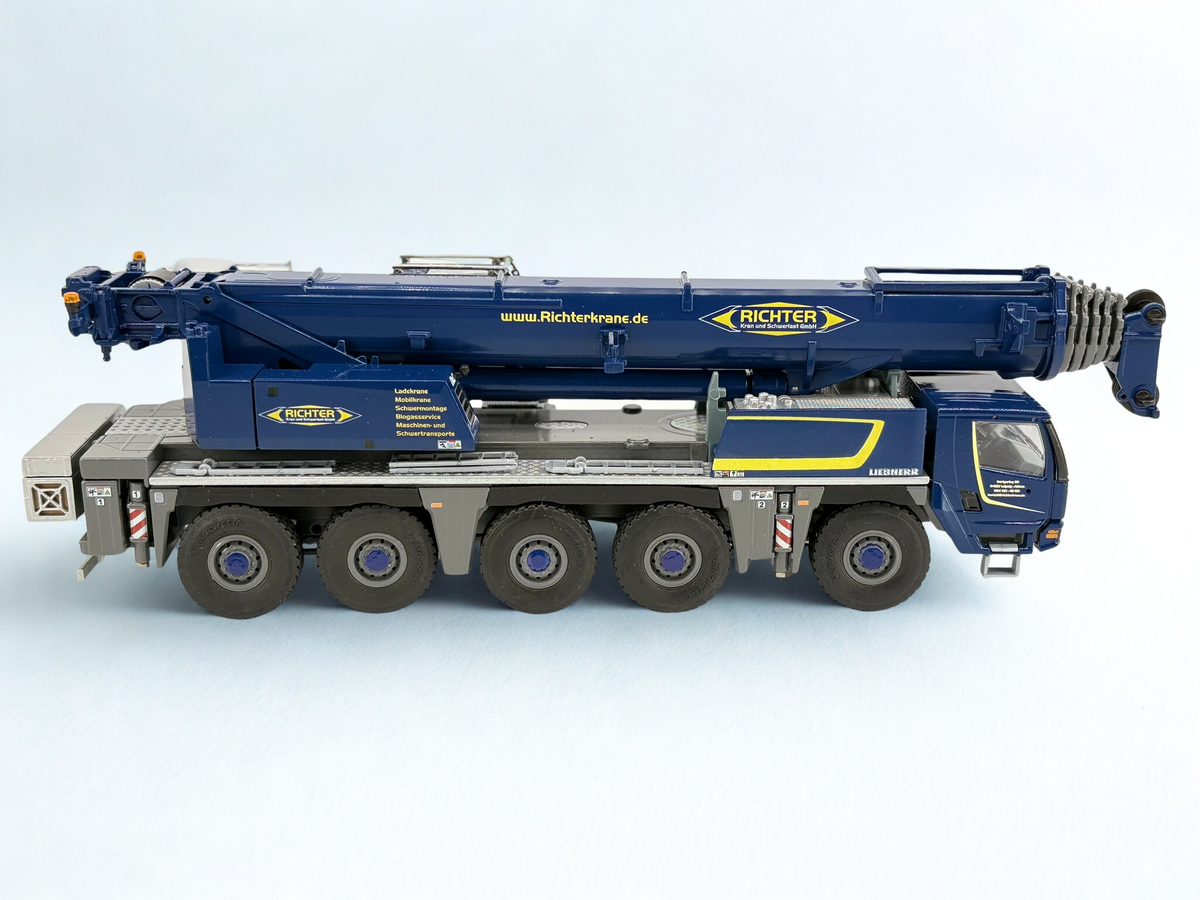 Liebherr LTM 1110-5.2 Mobilkran Richterkrane 1:50 – Conrad Diecast-Modell, Detailansicht Unterwagen