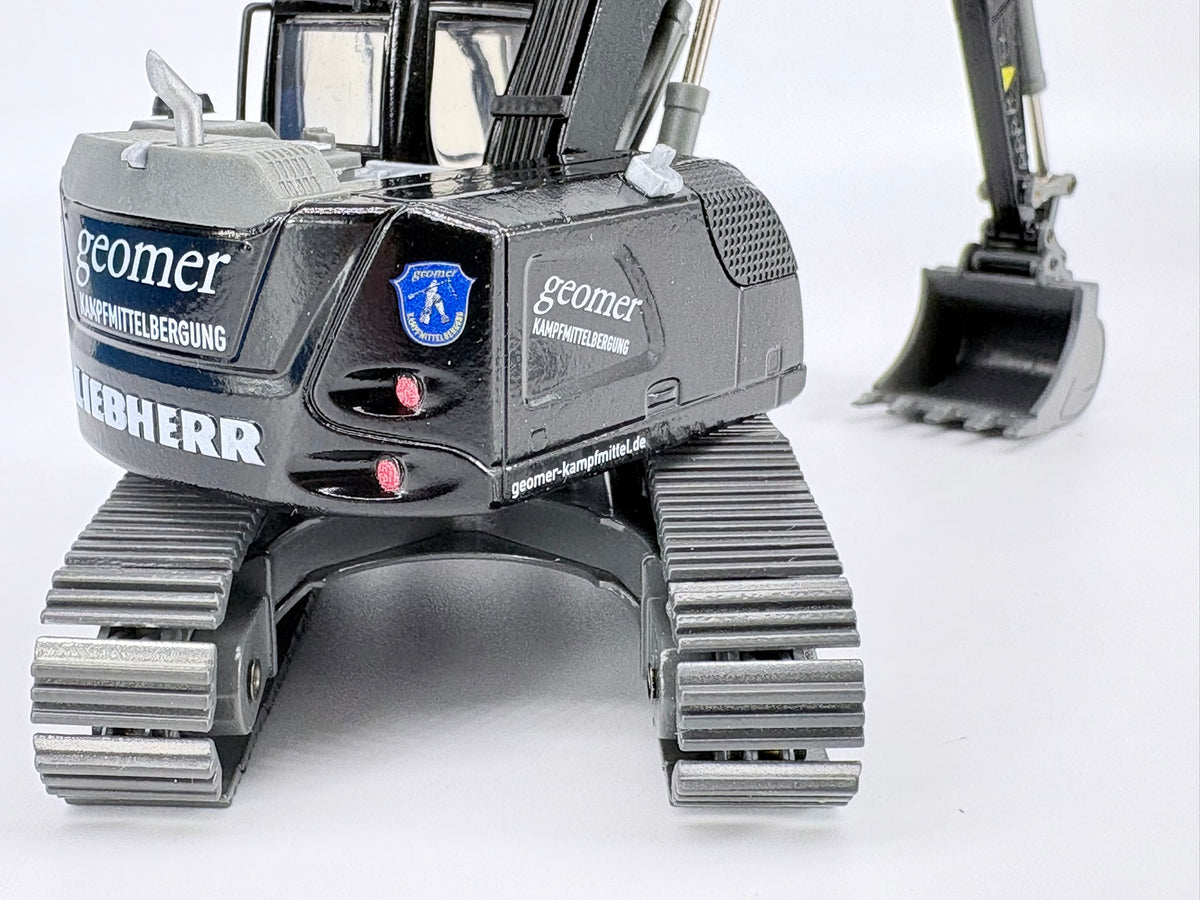 Conrad Liebherr R920 Compact Raupenbagger „GEOMER Kampfmittelbeseitigung“ – Diecast Sammlermodell im Maßstab 1:50, Art. 2209/06 – Ansicht 7