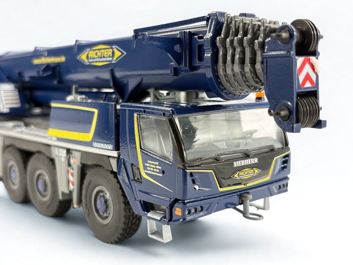 Liebherr LTM 1110-5.2 Mobilkran 1:50 – Conrad Diecast-Sammlermodell bei Collectors Spot