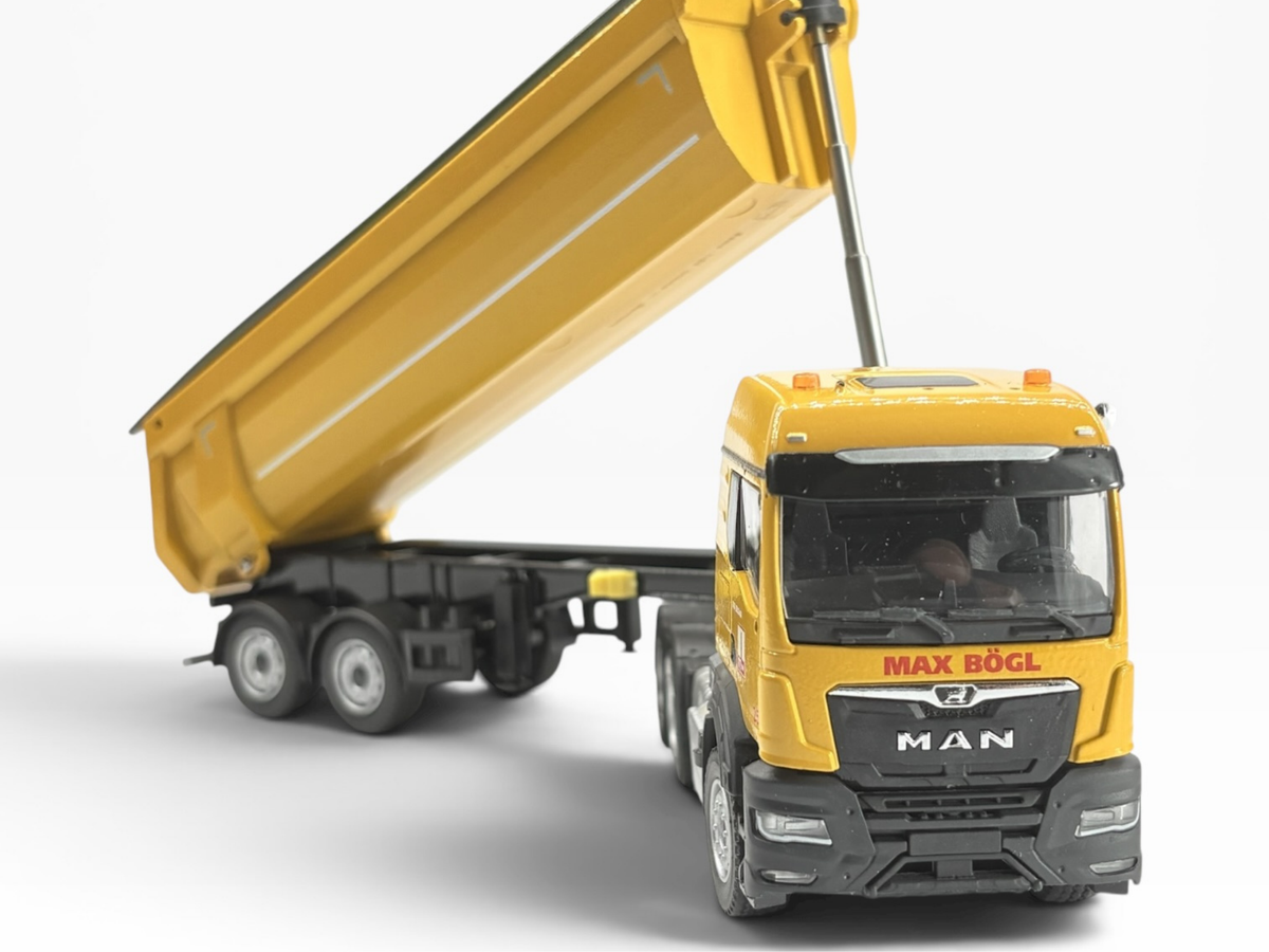 Conrad MAN TGS TM 33.540 mit Schwarzmüller Rundmuldenauflieger in der Werbeausführung Max Bögl Bauunternehmung – Diecast Sondermodell im Maßstab 1:50, limitierte Auflage 100 Stück, Art. 81265/03 – Ansicht 5