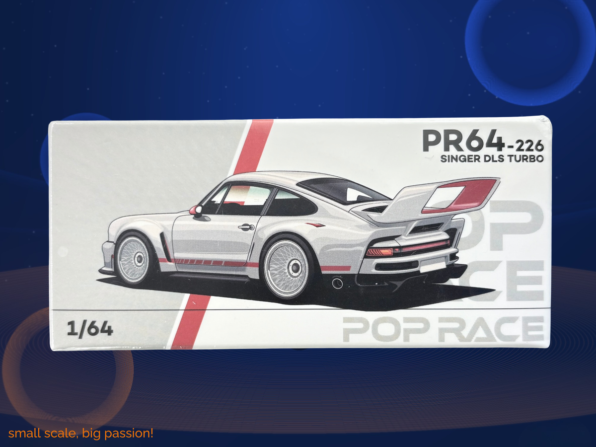 Pop Race Porsche Singer DLS Turbo „Track“ in Weiß mit roten Streifen – Diecast Sammlermodell im Maßstab 1:64, Art. PR64-226