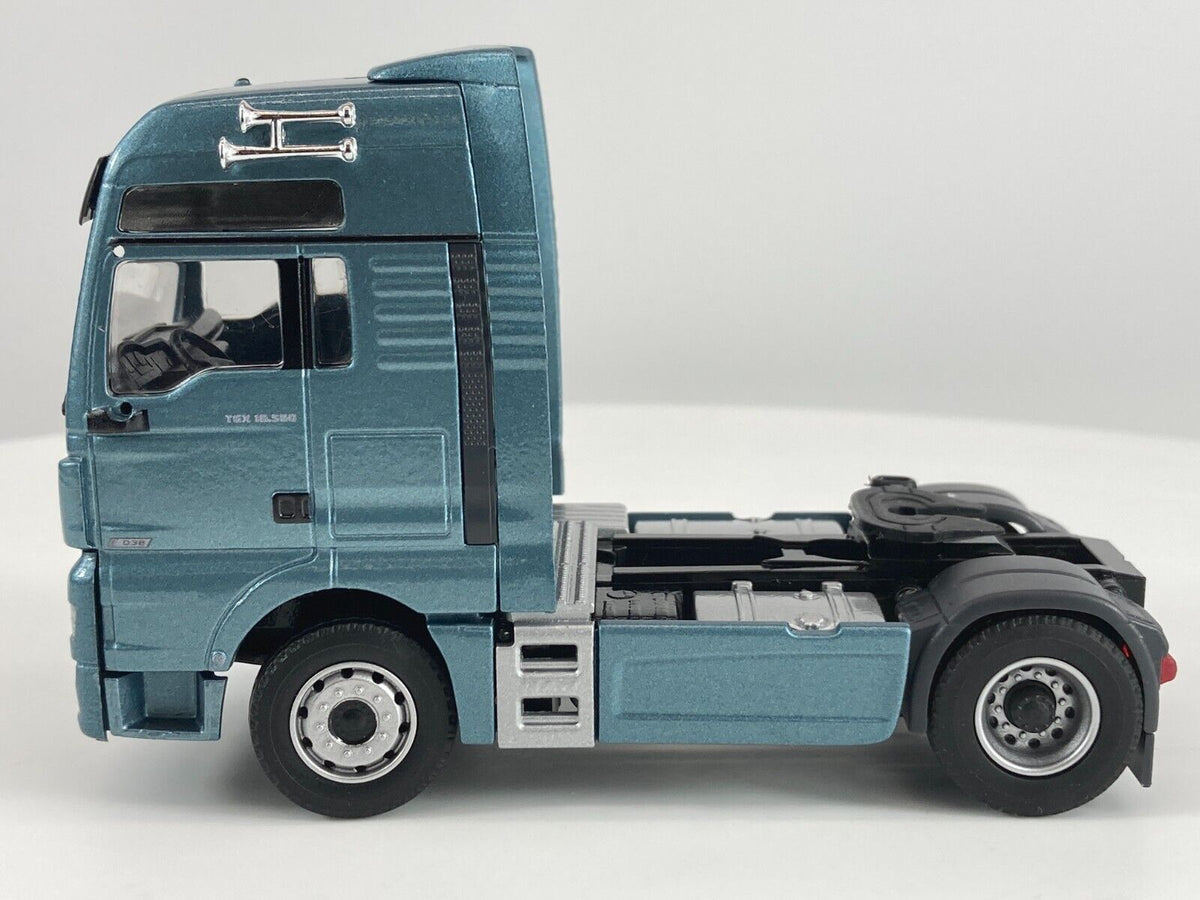 Conrad MAN TGX XXL Euro6 Sattelzugmaschine 18.640 D38 – Diecast Sammlermodell im Maßstab 1:50, Art. 76000/20 – Ansicht 2