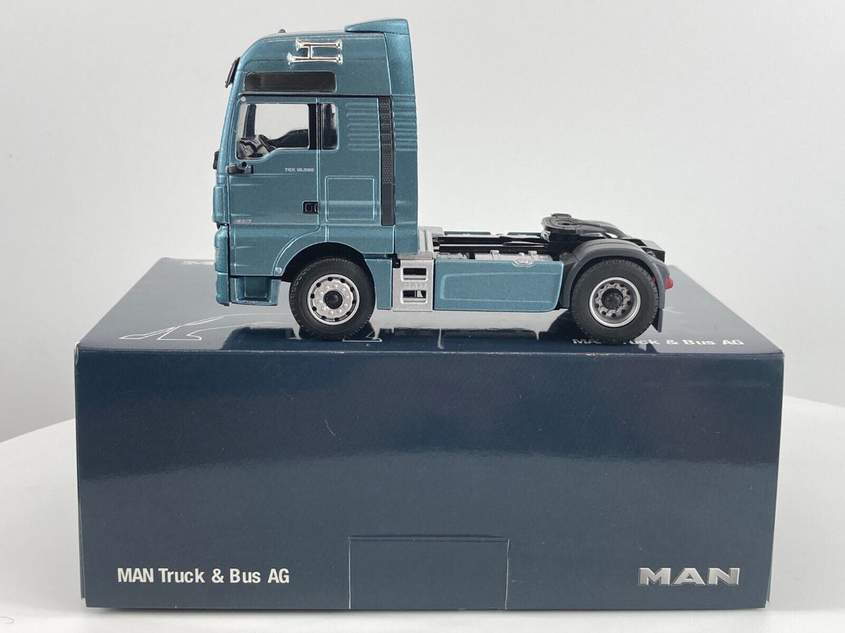 Conrad MAN TGX XXL Euro6 Sattelzugmaschine 18.640 D38 – Diecast Sammlermodell im Maßstab 1:50, Art. 76000/20 – Ansicht 7