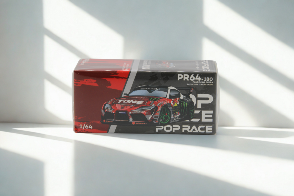 Pop Race Pandem GR Supra D1GP 2024 Daigo Saito – Diecast Modellauto im Maßstab 1:64, Art. PR64-180