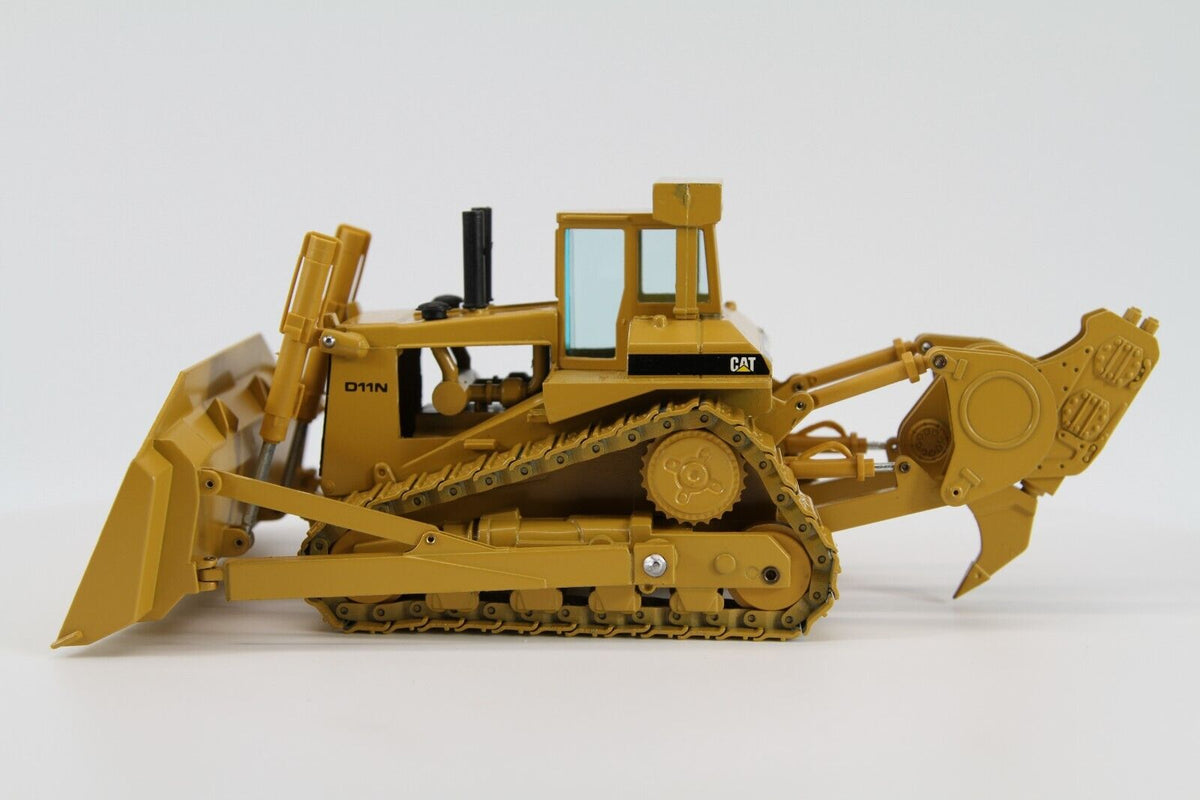 Conrad Caterpillar CAT D11N Kettendozer mit Hydraulik-Aufreißer – Diecast Sammlermodell im Maßstab 1:50, Art. 2854/0 – Ansicht 2
