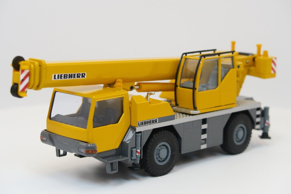 Conrad Liebherr LTM 1030-2.1 Mobilkran – Diecast Sammlermodell im Maßstab 1:50, Art. 2105/0