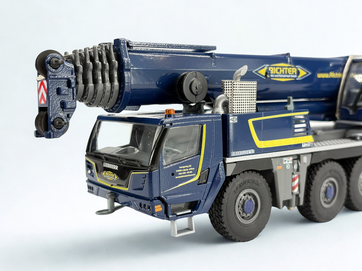 Conrad Liebherr LTM 1110-5.2 Mobilkran „RICHTERKRANE“ – Diecast Sammlermodell im Maßstab 1:50, Art. 2126/03