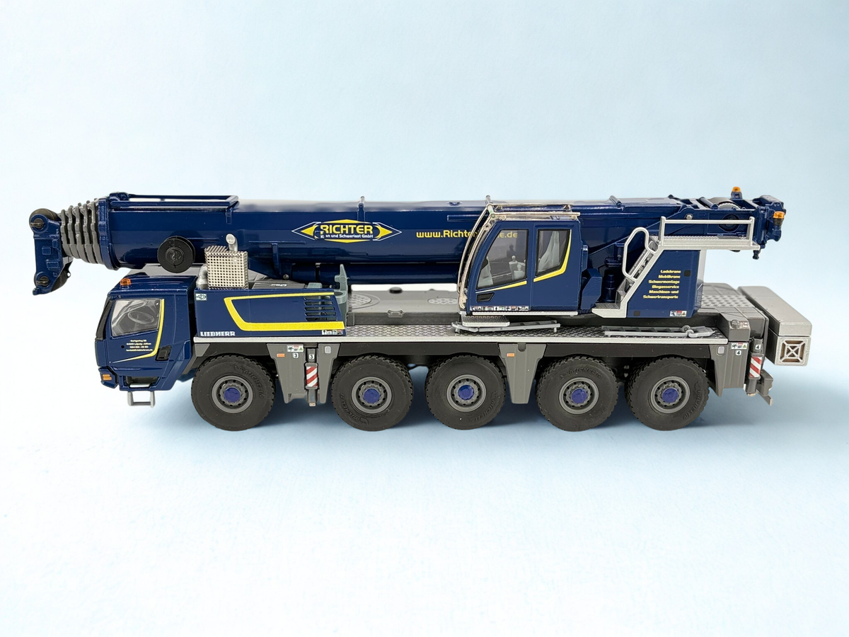 Liebherr LTM 1110-5.2 Mobilkran Richterkrane 1:50 – Conrad Diecast-Modell, Detailansicht Ausleger
