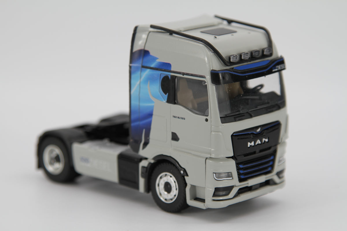 Conrad MAN TGX GX 18.520 Sattelzug „100 Jahre MAN Diesel“ – Diecast Sammlermodell im Maßstab 1:50, Art. 80000/14 – Ansicht 2