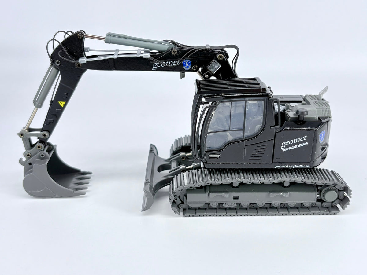 Conrad Liebherr R920 Compact Raupenbagger „GEOMER Kampfmittelbeseitigung“ – Diecast Sammlermodell im Maßstab 1:50, Art. 2209/06 – Ansicht 6