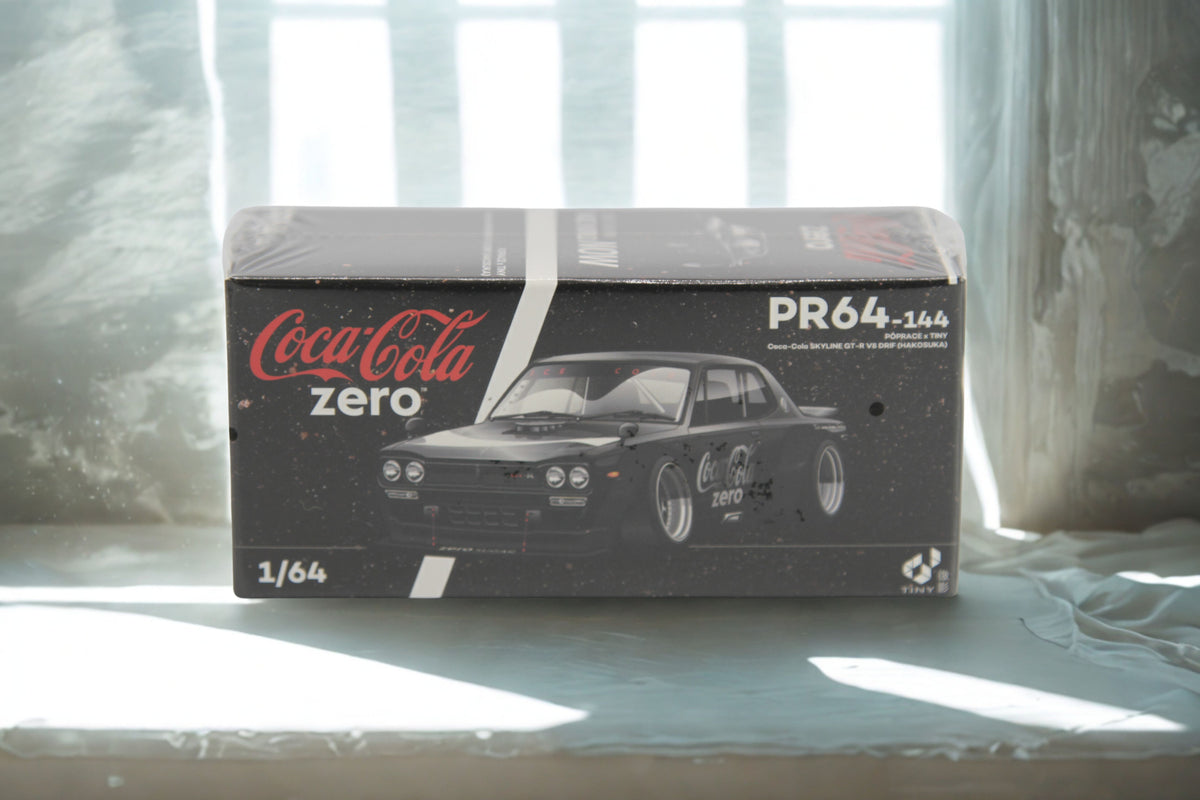 Pop Race Nissan Skyline GT-R V8 Drift Hakosuka Coca-Cola Zero – Diecast Modellauto im Maßstab 1:64, Art. PR64-144