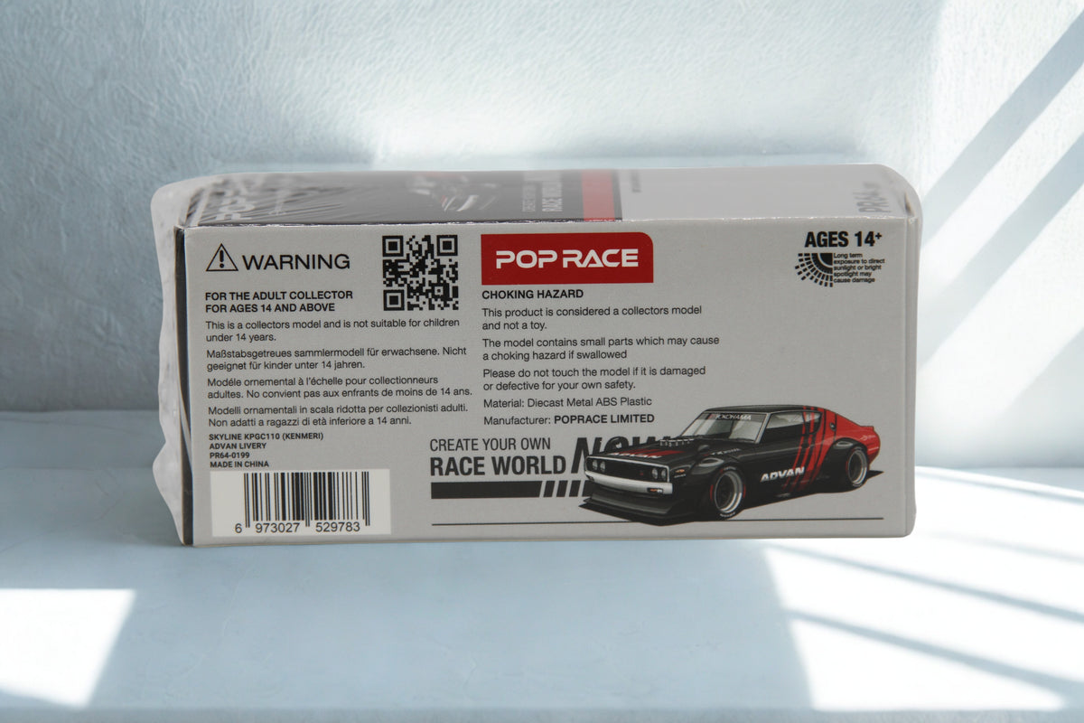 Pop Race Nissan Skyline KPGC110 „Kenmeri“ V8 Drift in ADVAN-Livery Rot/Schwarz – Diecast Modellauto im Maßstab 1:64, Art. PR64-199 – Ansicht 2