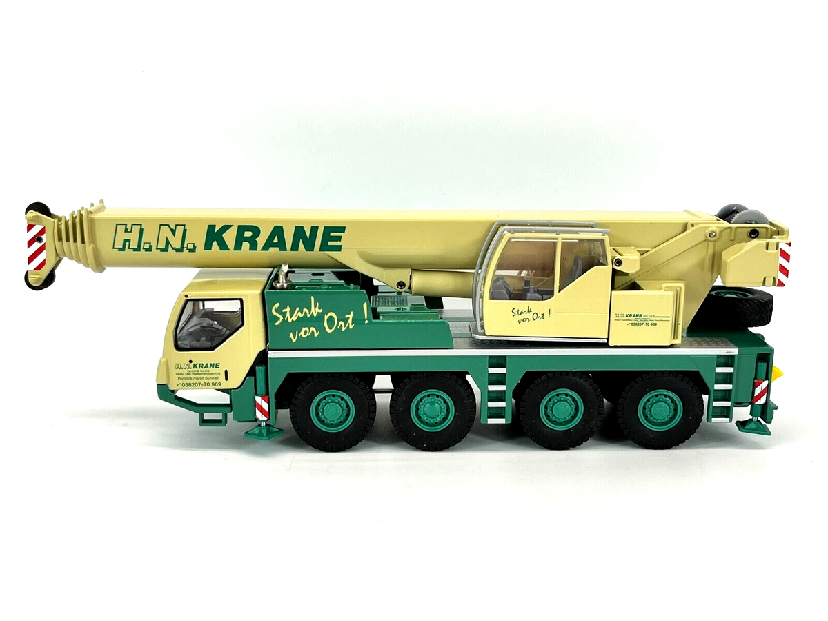 Conrad Liebherr LTM 1070-4.1 Mobilkran „H.N. Krane“ – Diecast Sammlermodell im Maßstab 1:50, Art. 2100/45 – Seitenansicht links