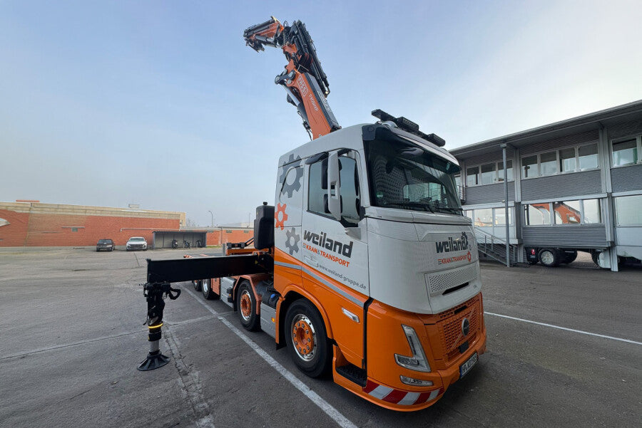Volvo FH Aero mit Fassi F1100 Ladekran „Weiland“ – Ansicht 4 des WSI Limited-Edition-Modells 1:50, Art. 01-5380