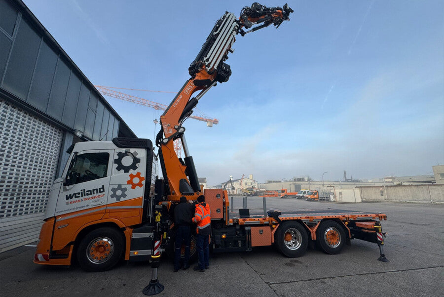 Volvo FH Aero mit Fassi F1100 Ladekran „Weiland“ – Ansicht 2 des WSI Limited-Edition-Modells 1:50, Art. 01-5380